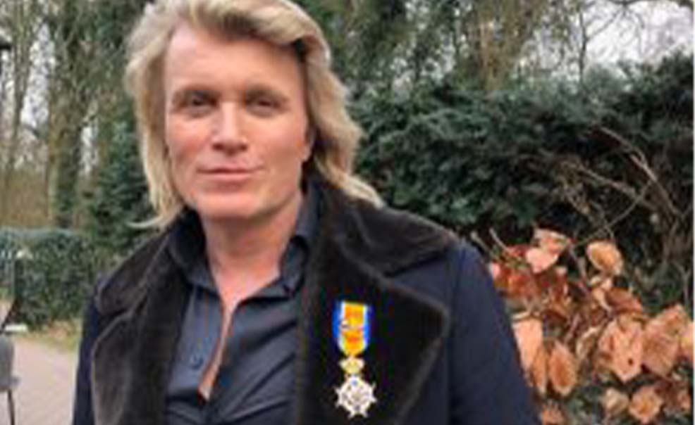 Hans Klok - geridderd tot Officier in de Orde van Oranje-Nassau
